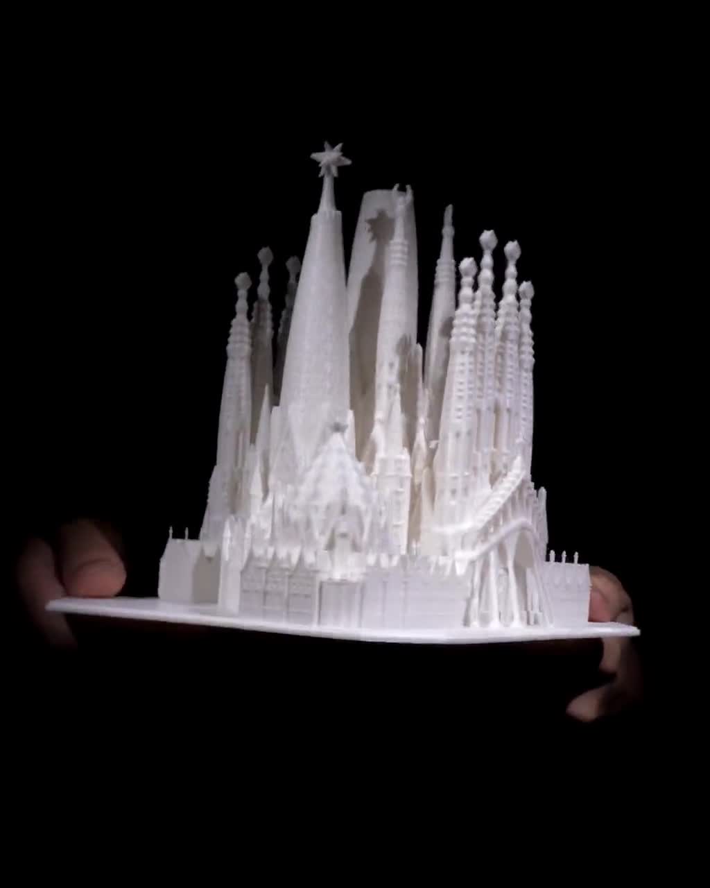 サグラダ・ファミリアの模型レプリカ | スペインの大聖堂建築